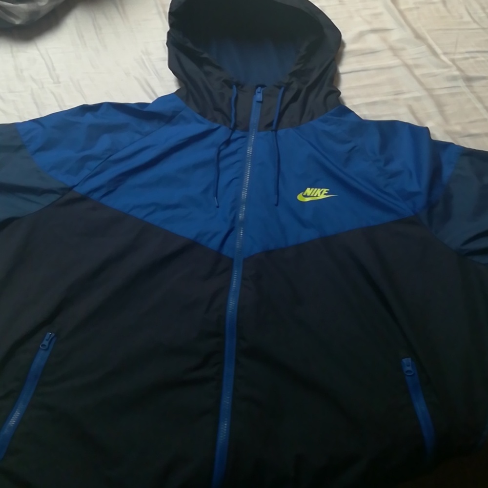 Nike Windrunner Jacket (Windbreaker)